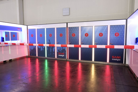 Stephan Weil besichtigt das Behelfskrankenhaus Messe in Hannover