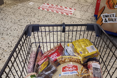 Symbolfoto Abstand halten