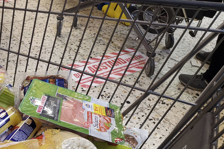 Symbolfoto Abstand halten