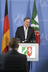 Pressekonferenz zur Covid-19 Case-Cluster-Study in Düsseldorf