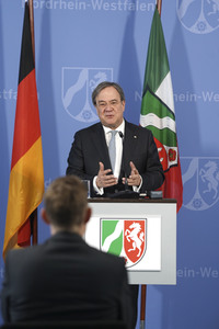 Pressekonferenz zur Covid-19 Case-Cluster-Study in Düsseldorf