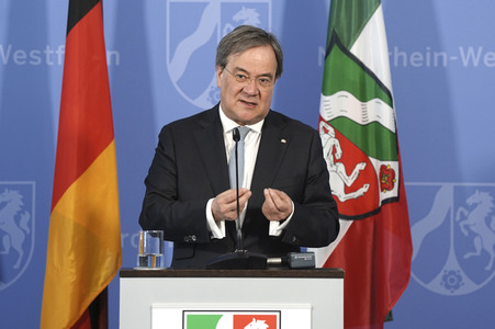 Pressekonferenz zur Covid-19 Case-Cluster-Study in Düsseldorf