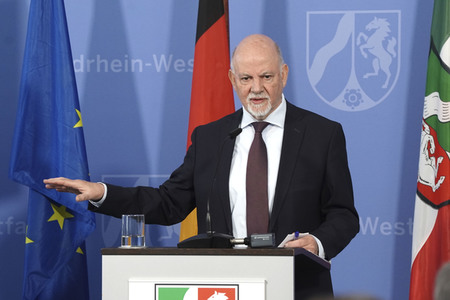 Pressekonferenz zur Covid-19 Case-Cluster-Study in Düsseldorf