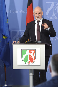 Pressekonferenz zur Covid-19 Case-Cluster-Study in Düsseldorf