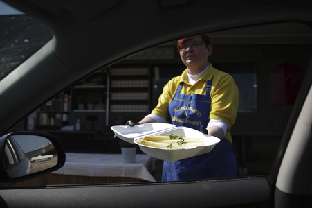 Eröffnung vom Spargel Drive-In in Klaistow