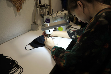 Symbolbild selbstgenähter Mundschutz