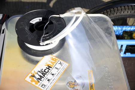 Wissenschaftsladen Potsdam e.V. druckt mit dem 3D Drucker Gesichtsschilder