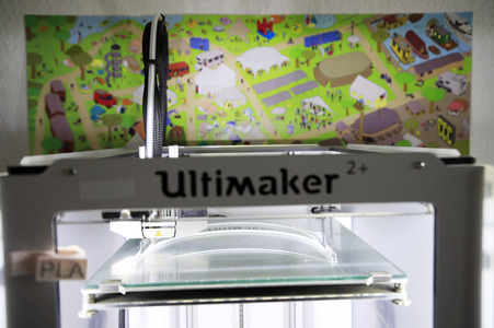 Wissenschaftsladen Potsdam e.V. druckt mit dem 3D Drucker Gesichtsschilder