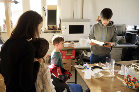 Wissenschaftsladen Potsdam e.V. druckt mit dem 3D Drucker Gesichtsschilder