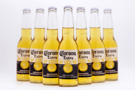 Symbolfoto Corona Bierflaschen