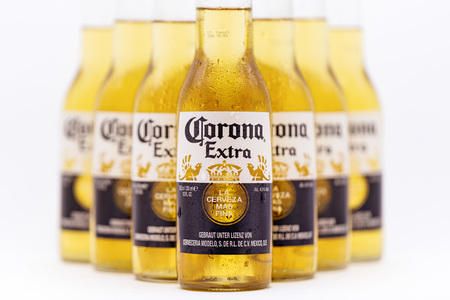 Symbolfoto Corona Bierflaschen