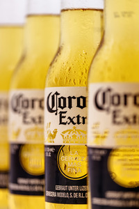 Symbolfoto Corona Bierflaschen