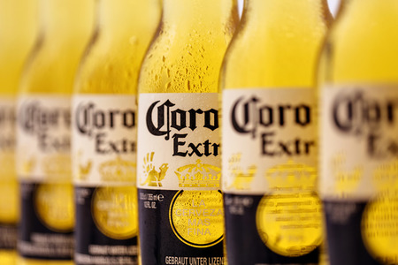 Symbolfoto Corona Bierflaschen