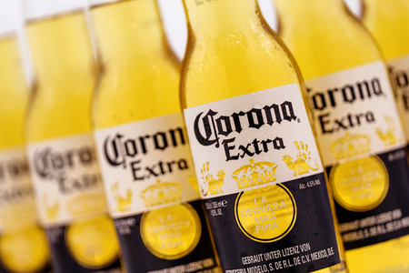 Symbolfoto Corona Bierflaschen