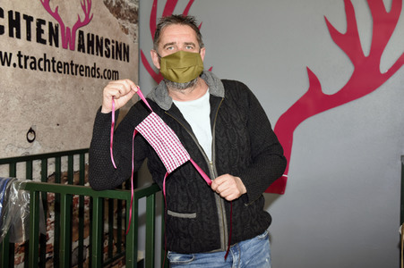 Sonderöffnung des Dirndl-Ladens 'TrachtenWahnsinn' in Germering