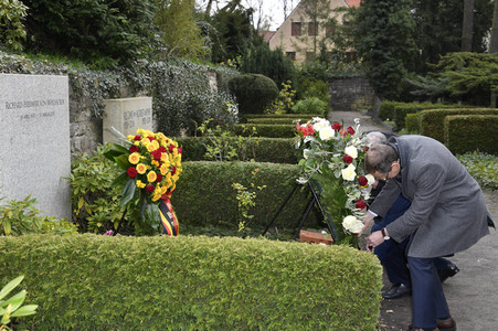 Kranzniederlegung anlässlich des 100. Geburtstags von Richard von Weizsäcker in Berlin