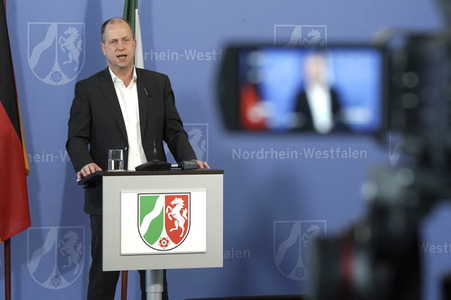 Pressebriefing zur aktuellen Lage in der Coronakrise in Düsseldorf