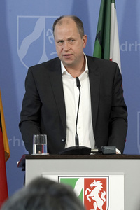 Pressebriefing zur aktuellen Lage in der Coronakrise in Düsseldorf