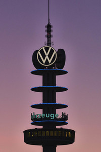 Lichtaktion der Veranstaltungstechnik-Branche am VW-Tower in Hannover