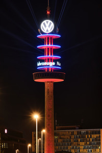 Lichtaktion der Veranstaltungstechnik-Branche am VW-Tower in Hannover