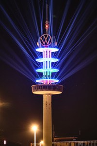 Lichtaktion der Veranstaltungstechnik-Branche am VW-Tower in Hannover