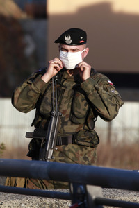 Bewaffnete Soldaten an der deusch-polnischen Grenze in Görlitz