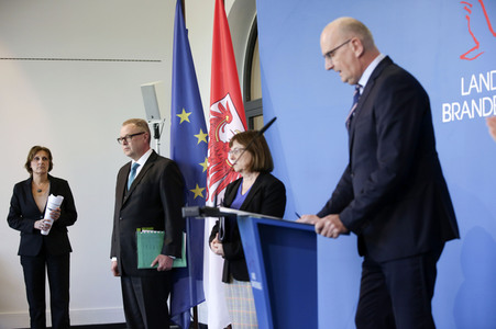 Pressekonferenz zur Eindämmungsverordnung für das Land Brandenburg in Potsdam