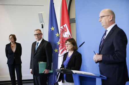 Pressekonferenz zur Eindämmungsverordnung für das Land Brandenburg in Potsdam