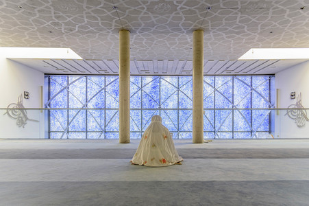 Symbolfoto allein beten während der Coronakrise