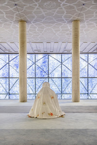 Symbolfoto allein beten während der Coronakrise