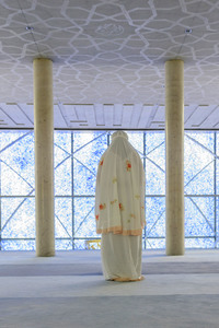 Symbolfoto allein beten während der Coronakrise