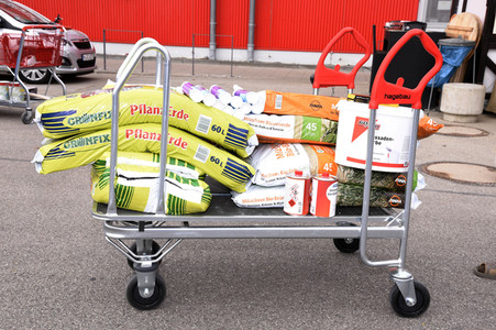 Symbolfoto Öffnung der Gartencenter und Baumärkte in Bayern