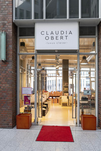 Wiedereröffnung der Boutique 'Luxus Clever' in Hamburg