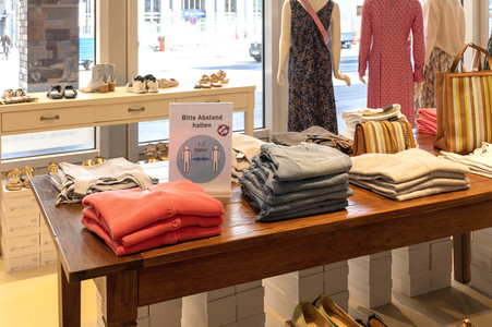 Wiedereröffnung der Boutique 'Luxus Clever' in Hamburg