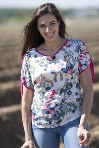 Sally Özcan beim Spargelanstich in Mutterstadt