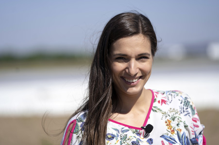 Sally Özcan beim Spargelanstich in Mutterstadt