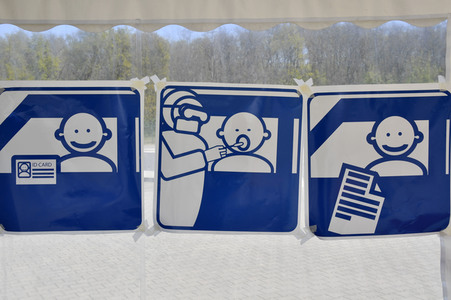 Eröffnung eines Corona-Drive-in auf dem Zentralen Festplatz in Berlin