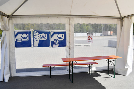 Eröffnung eines Corona-Drive-in auf dem Zentralen Festplatz in Berlin