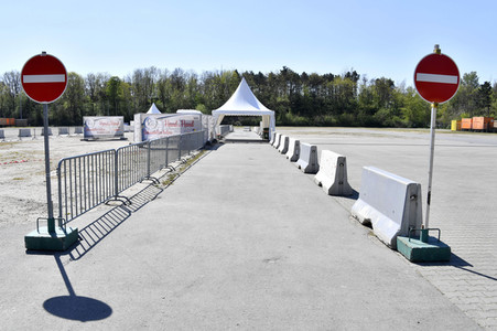 Eröffnung eines Corona-Drive-in auf dem Zentralen Festplatz in Berlin
