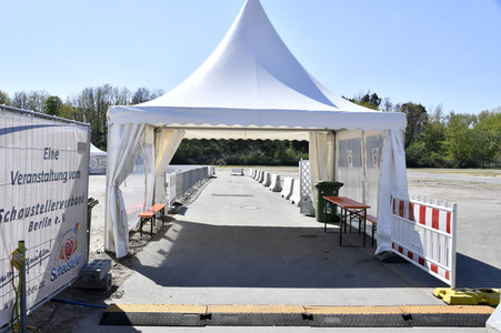 Eröffnung eines Corona-Drive-in auf dem Zentralen Festplatz in Berlin