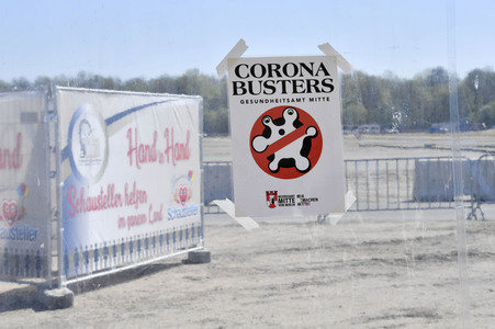 Eröffnung eines Corona-Drive-in auf dem Zentralen Festplatz in Berlin