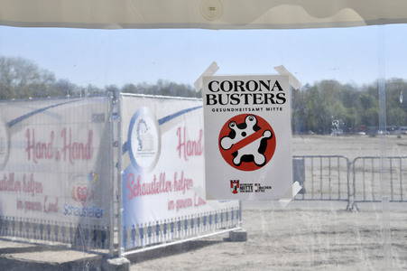 Eröffnung eines Corona-Drive-in auf dem Zentralen Festplatz in Berlin