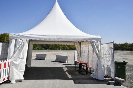 Eröffnung eines Corona-Drive-in auf dem Zentralen Festplatz in Berlin