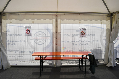 Eröffnung eines Corona-Drive-in auf dem Zentralen Festplatz in Berlin