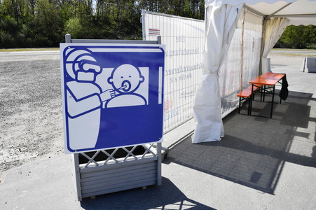 Eröffnung eines Corona-Drive-in auf dem Zentralen Festplatz in Berlin
