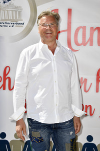 Eröffnung eines Corona-Drive-in auf dem Zentralen Festplatz in Berlin