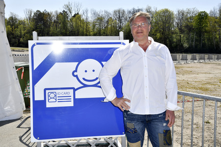 Eröffnung eines Corona-Drive-in auf dem Zentralen Festplatz in Berlin