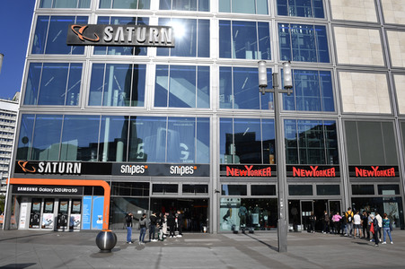 Ladenöffnungen nach Lockerung der Corona-Beschränkungen in Berlin