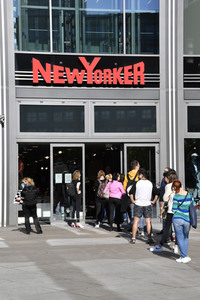 Ladenöffnungen nach Lockerung der Corona-Beschränkungen in Berlin