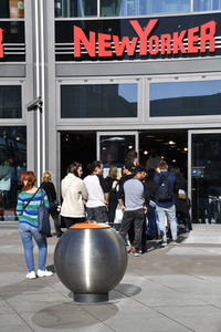 Ladenöffnungen nach Lockerung der Corona-Beschränkungen in Berlin